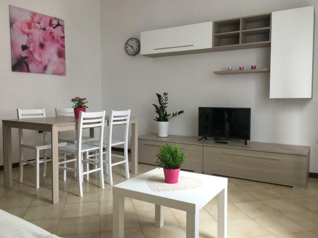 Apartmán La Casa Di Clara Ombrellone Con 2 Lettini Al Lido San Giuliano Gratis E Parcheggio Privato Gratis Rimini Exteriér fotografie